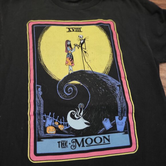 DISNEY WOMEN NIGHTMARE BEFORE CHRISTMAS WOMANS MED TAROT T SHIRT JACK & SALLY - Picture 2 of 3